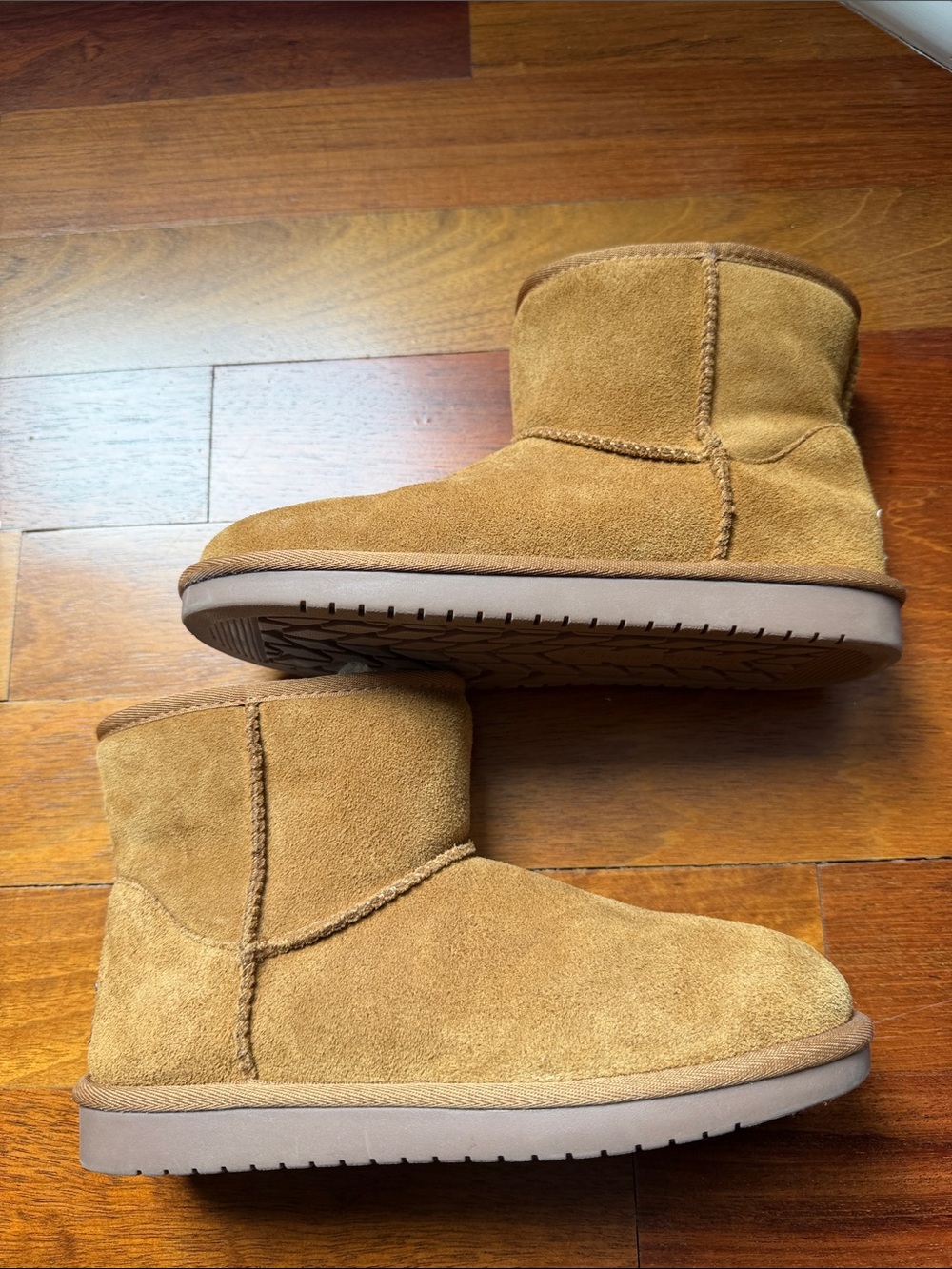 Koolaburra by UGG Kids Short Suede Boots in Chestnut